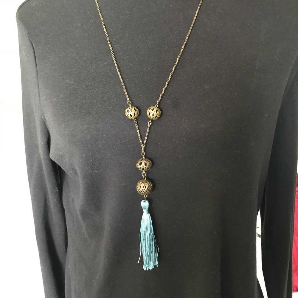 Tasseled necklace